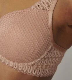 Triumph Aura Spotlight WHP 10207996 7575 Sunkiss 85D -Triumph Winkel 1081x1200 10