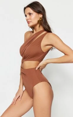 Trendyol Vrouwen Kort Badpak -Triumph Winkel 746x1200 2