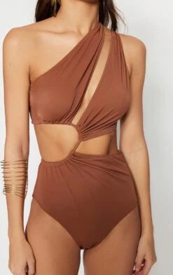 Trendyol Vrouwen Kort Badpak -Triumph Winkel 755x1200 1