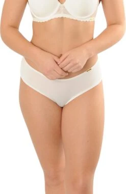 Sapph Short Fabulous -Triumph Winkel 778x1200 1