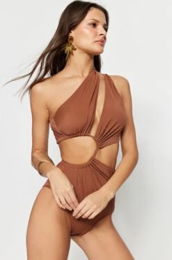 Trendyol Vrouwen Kort Badpak -Triumph Winkel 797x1200 1