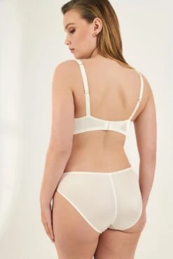 Promise - Perla Slip - Maat M - Beige - Dames -Triumph Winkel 800x1200 108