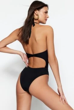 Trendyol Vrouwen Kort Enkele Verpakking Badpak -Triumph Winkel 810x1200 3